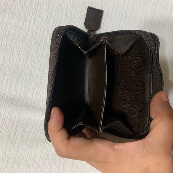 Authentic Prada wallet in GUC - Picture 8 of 9